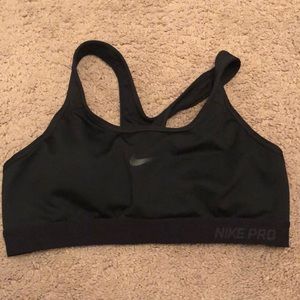 Nike pro sports bra